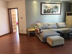  Great Value for Money: Sunny Apartment in Jingan