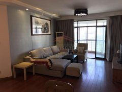  Great Value for Money: Sunny Apartment in Jingan