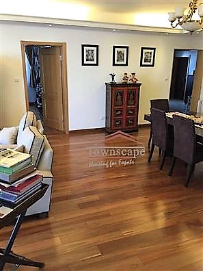  Elegant, Modern 3BR Apartment in Downtown