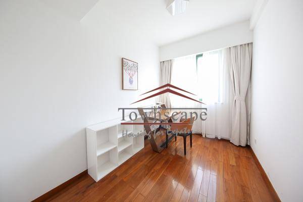  Family Apartment in Tianshan near Hongqiao and Metro Line 2