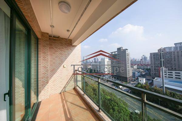  Family Apartment in Tianshan near Hongqiao and Metro Line 2