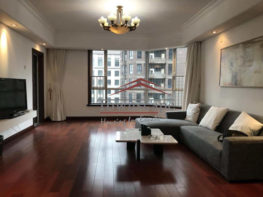  Spacious 3BR Apartment at Gubei Golden Street