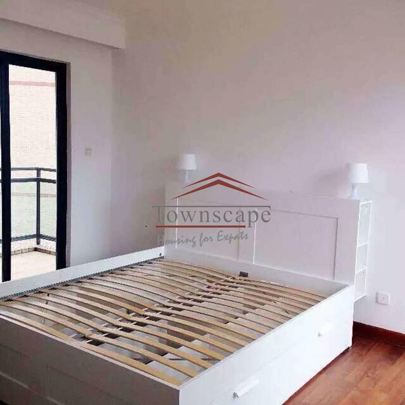  Modern 3BR Apartment in Lujiazui