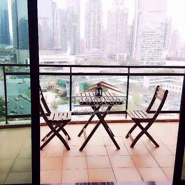  Modern 3BR Apartment in Lujiazui