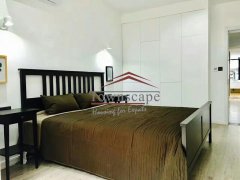  Renovated 1BR Apartment with Patio in Gubei