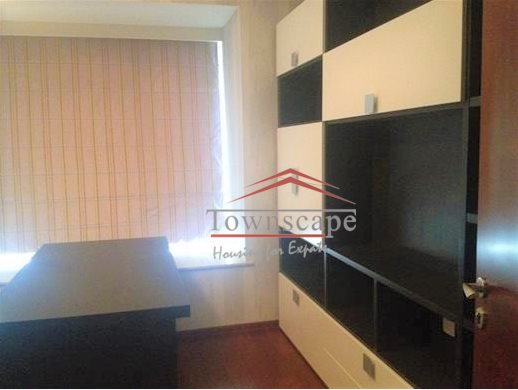  Elegant, Ample 3BR Apartment beside Suzhou Creek