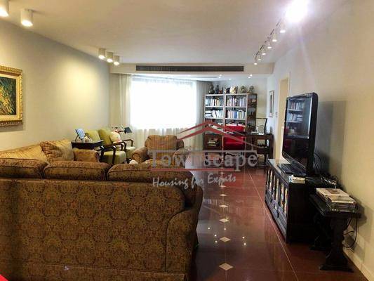  Spacious 3BR Apartment near West Nanjing Road