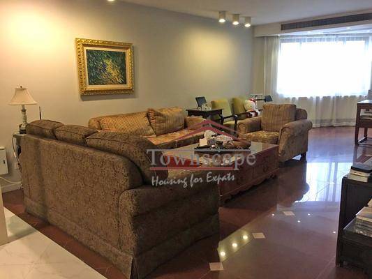  Spacious 3BR Apartment near West Nanjing Road