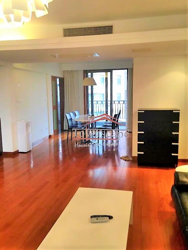  Spacious 3BR Apartment at Gubei Gold Street