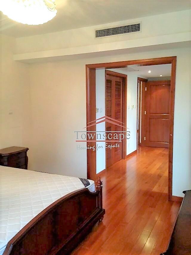  Spacious 3BR Apartment at Gubei Gold Street