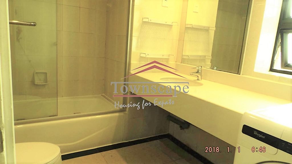  Clean, Modern 2BR in Top Compound near Shanghai Library