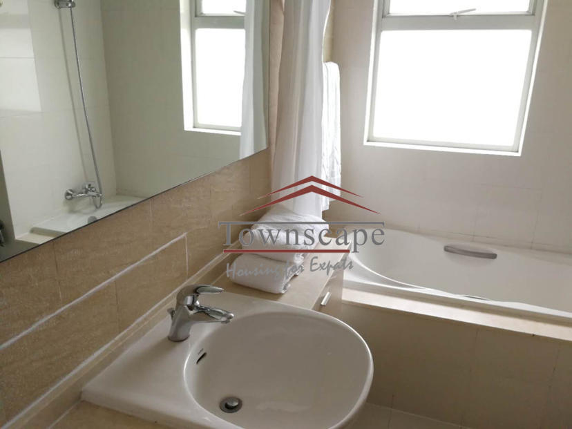  High-Floor 4BR Apartment in Tianshan near Hongqiao