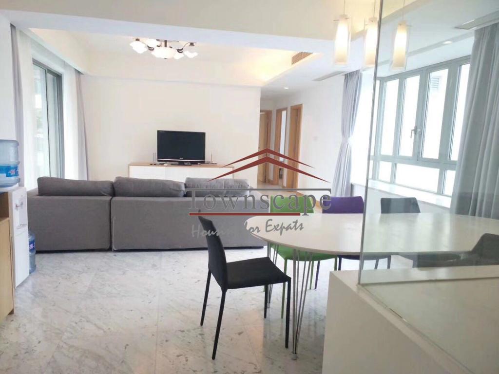  High-End 3BR Apartment above West Nanjing Road Metro