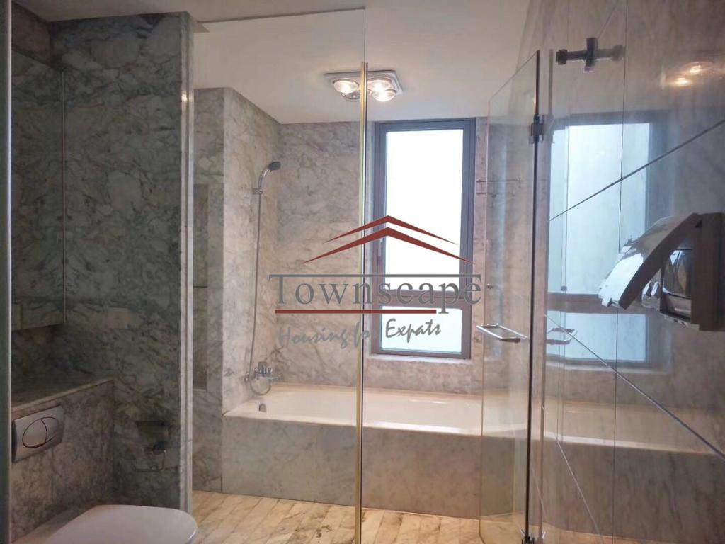  High-End 3BR Apartment above West Nanjing Road Metro