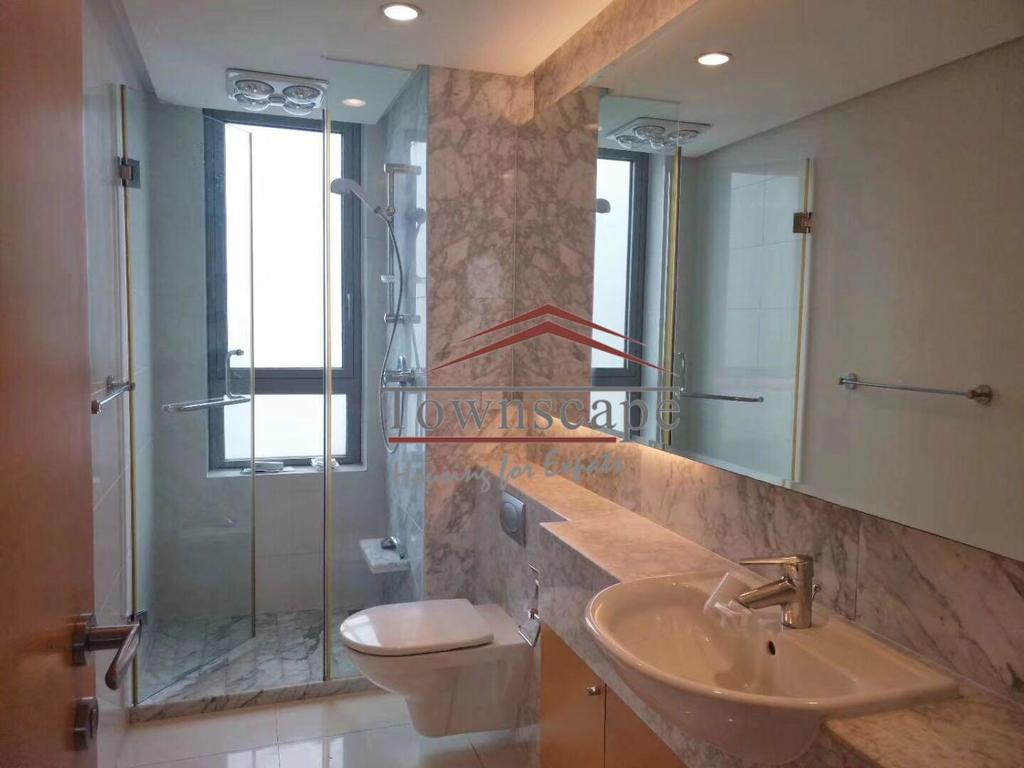  High-End 3BR Apartment above West Nanjing Road Metro