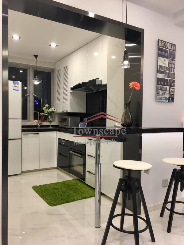  Modern 2BR Apartment with Floor-Heating nr West Nanjing Road