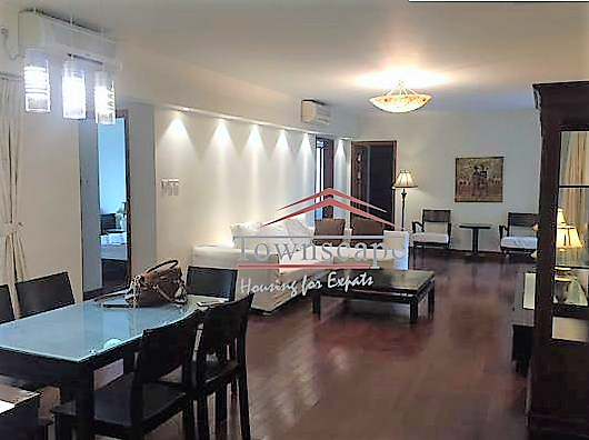  Ample 3BR Apartment in Xujiahui