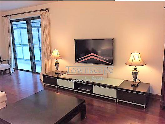  Ample 3BR Apartment in Xujiahui