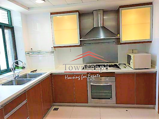  Ample 3BR Apartment in Xujiahui