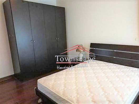  Ample 3BR Apartment in Xujiahui