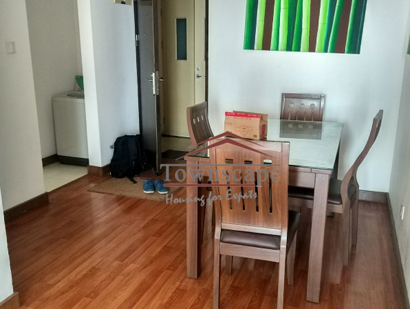  Simple 2BR Apartment near West Nanjing Road