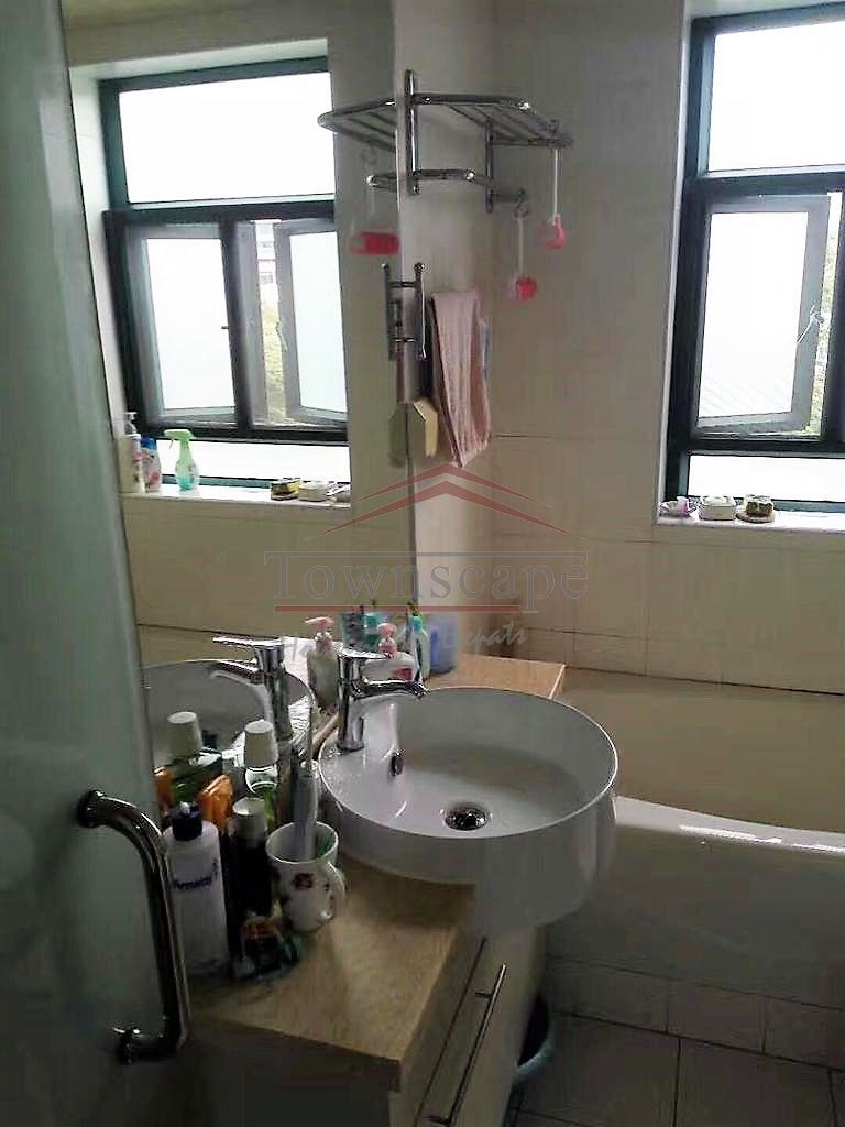  Sunny 2BR Apartment in Downtown near Anfu Road