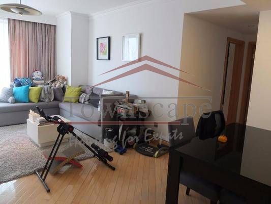  Bright 2BR Apartment, Small Community in former French Concession