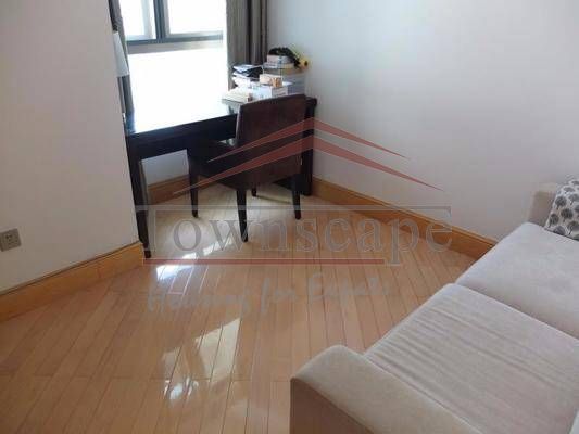  Bright 2BR Apartment, Small Community in former French Concession