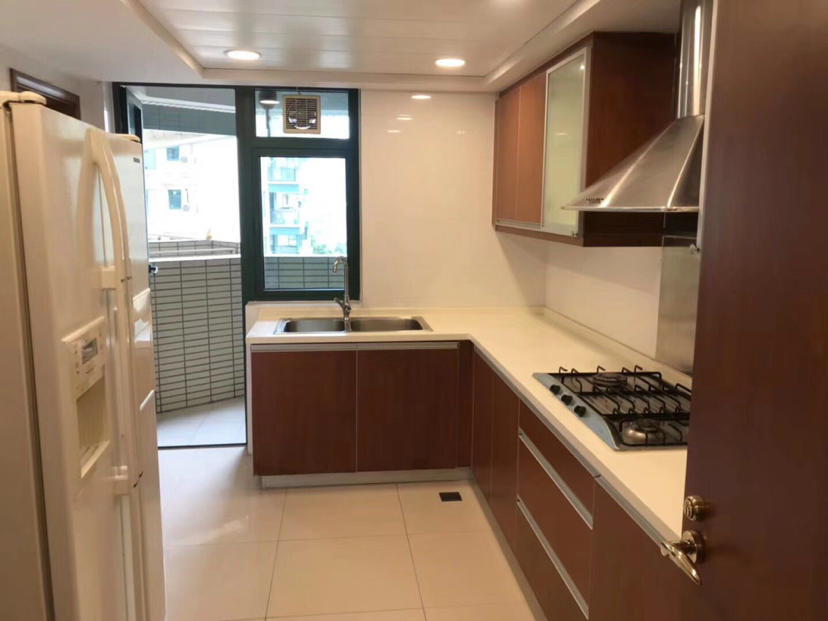  Spacious Family Apartment for Rent in Shanghai Xujiahui