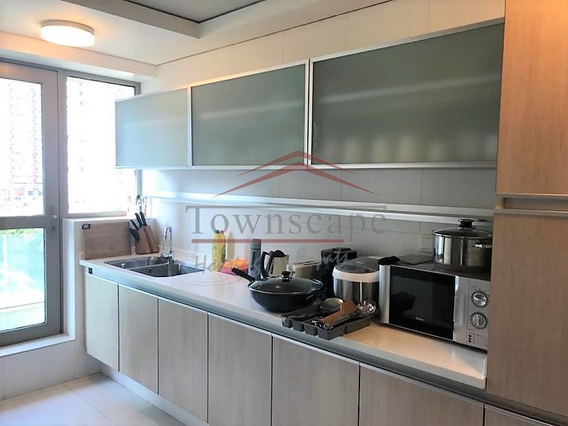  Bright 3BR Apartment in Jing An with Free Clubhouse