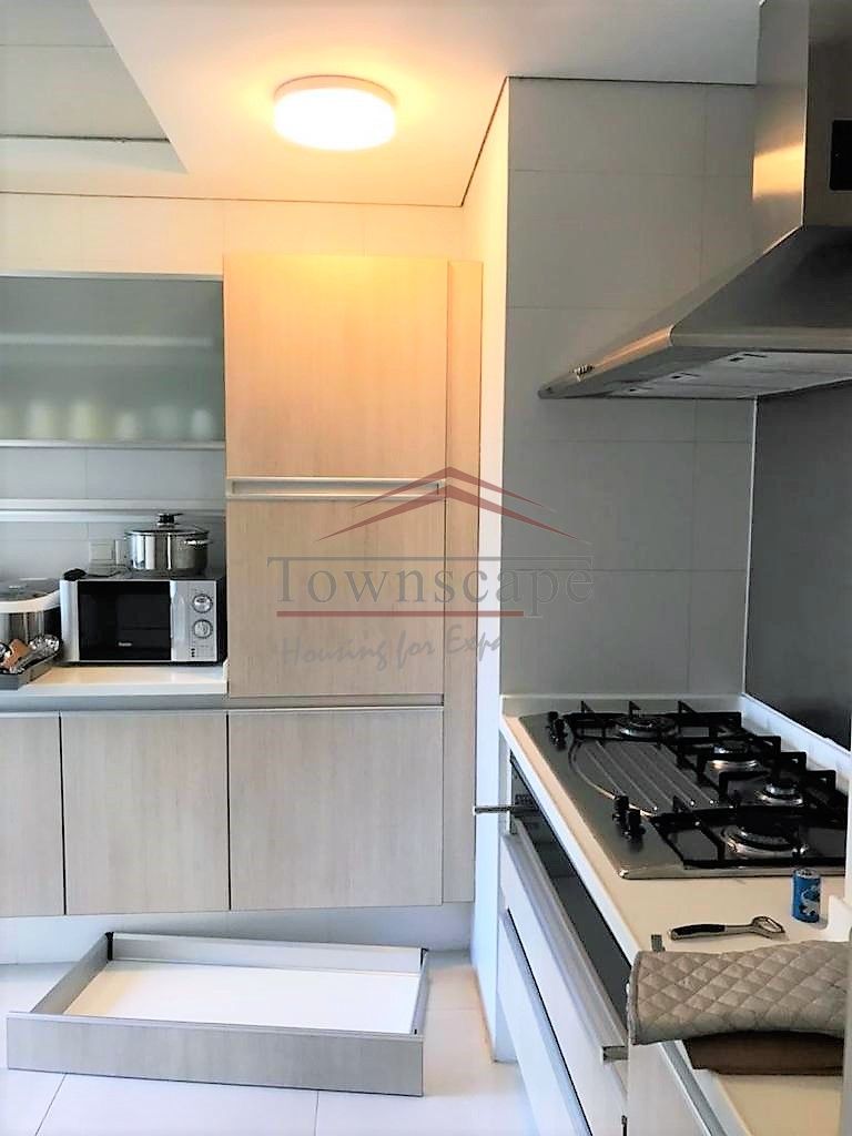  Bright 3BR Apartment in Jing An with Free Clubhouse