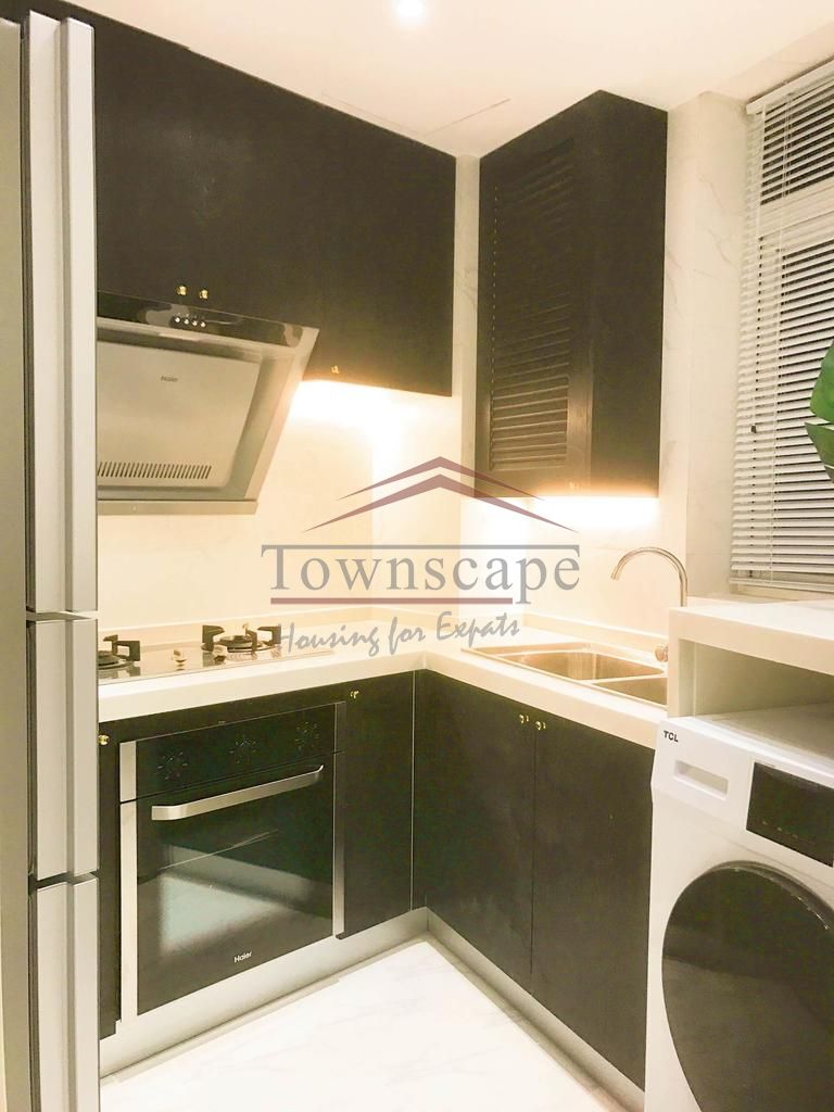  Prime Location 2BR Apartment next to Jingan Temple