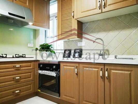  Sunny 2BR Apartment near Xintiandi and Dapuqiao