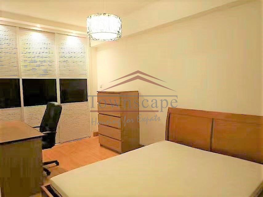  2BR Apartment Good Compound near Shanghai Library