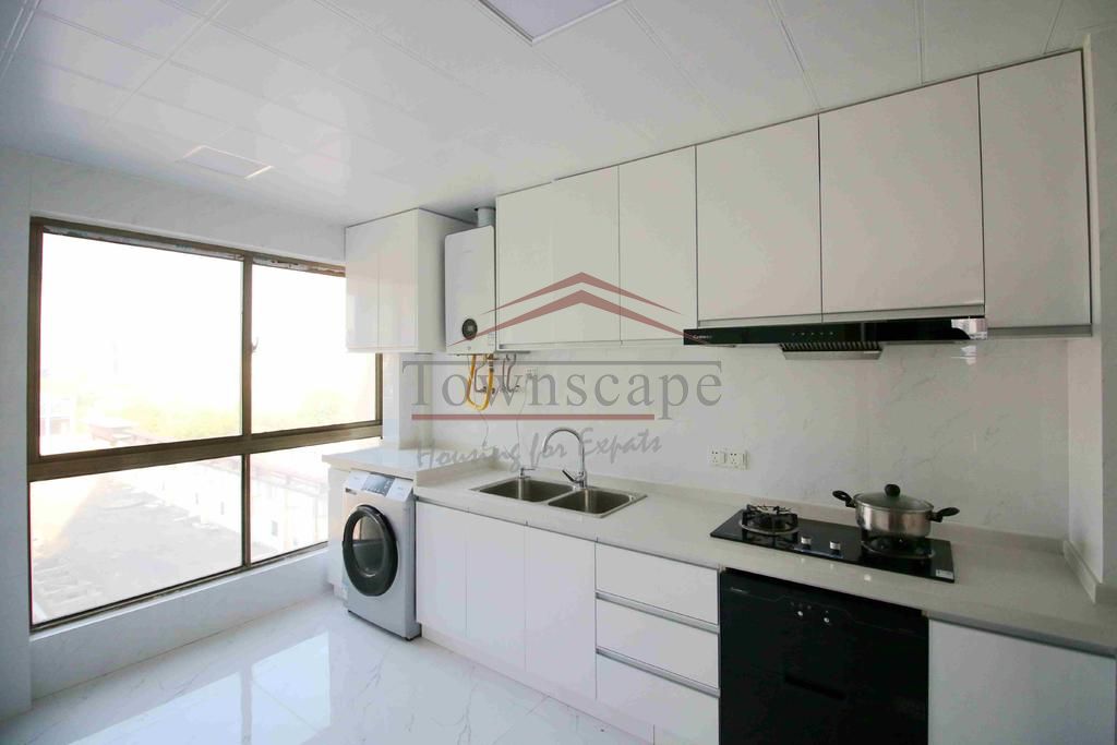  Modern 2BR Apartment with Floor Heating nr Jingan Temple