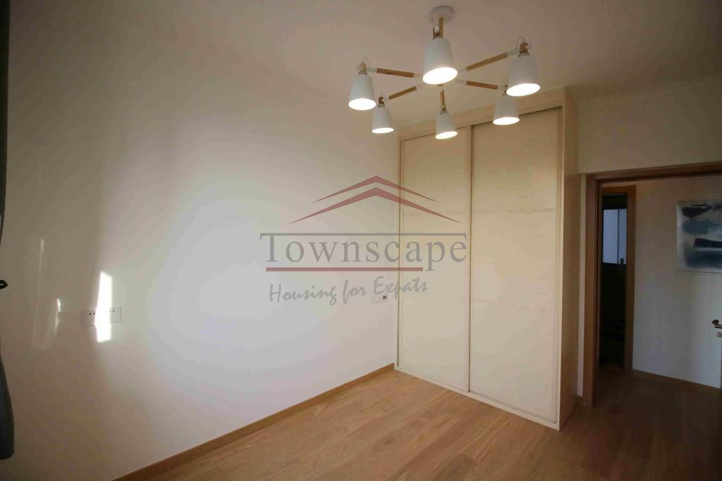  Modern 2BR Apartment with Floor Heating nr Jingan Temple