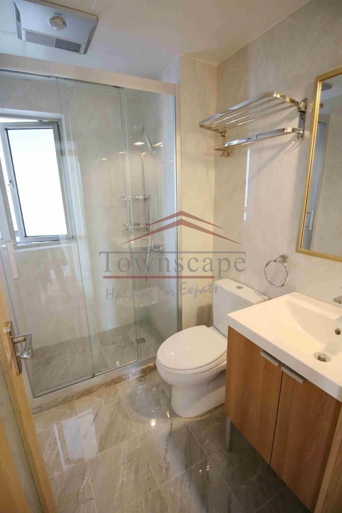  Modern 2BR Apartment with Floor Heating nr Jingan Temple