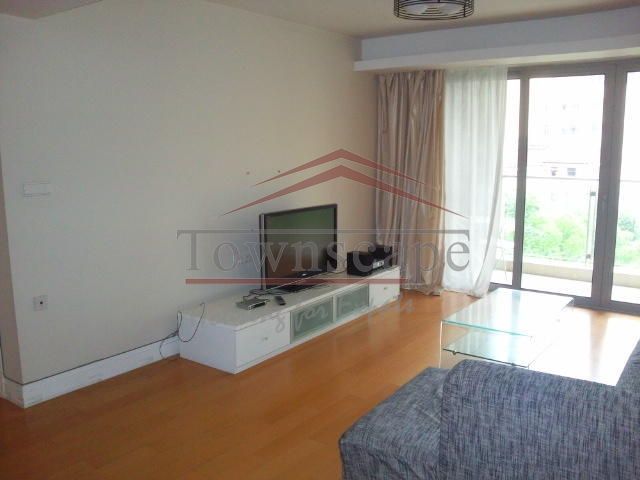  Bright 3BR Apartment for Rent in Xujiahui