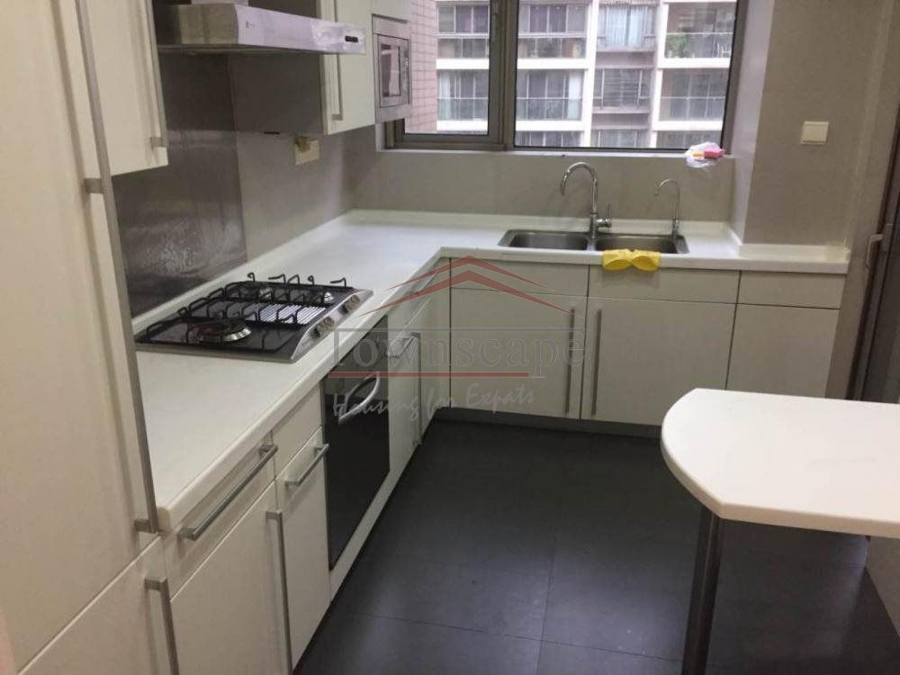  Bright 3BR Apartment for Rent in Xujiahui