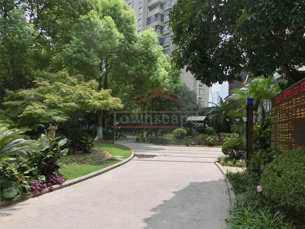  Spacious 4BR Apartment for Rent near Gubei