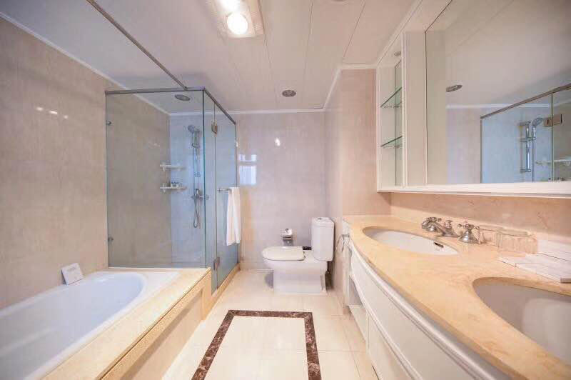  Ample and Bright 3BR Apartment in Xujiahui