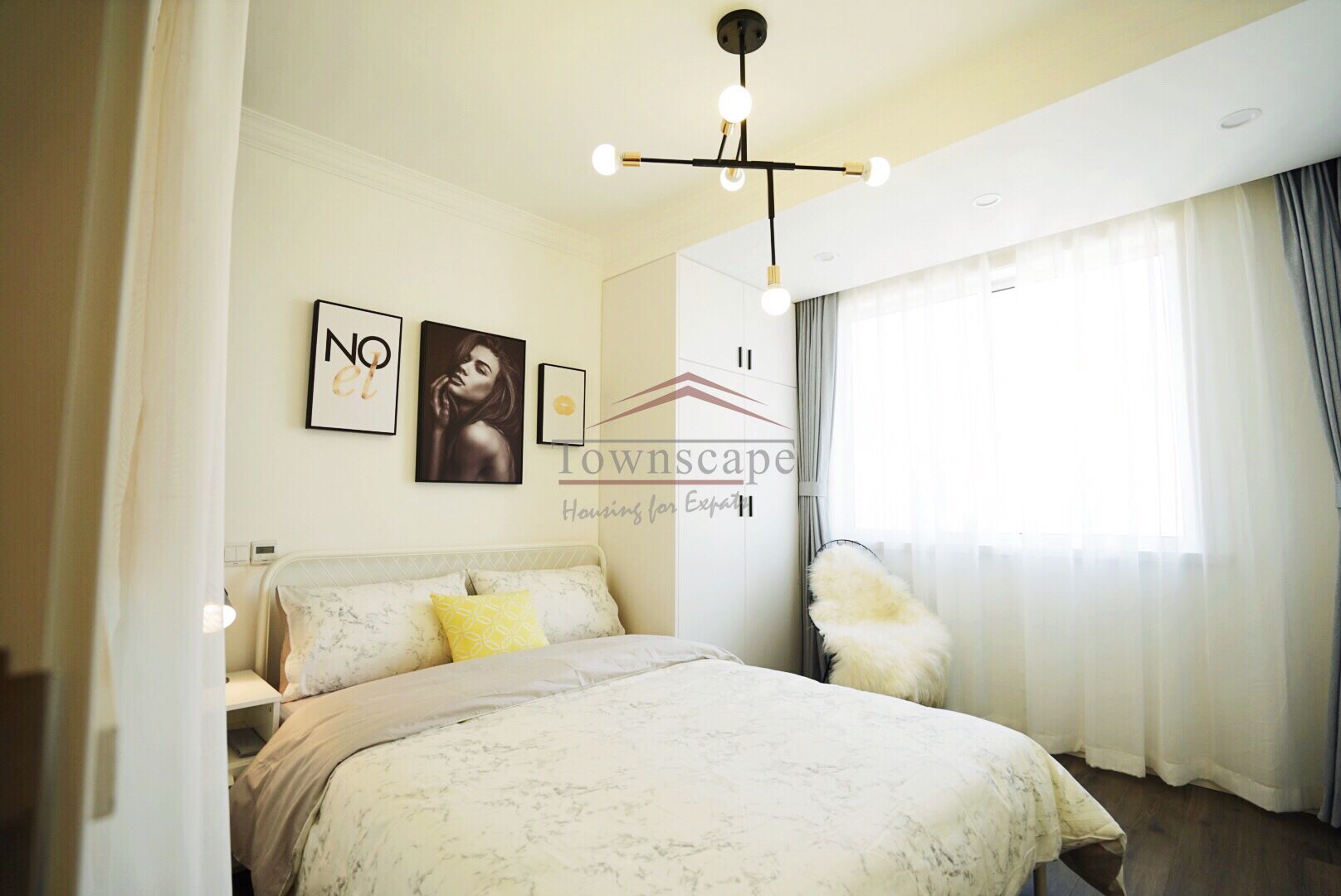  Renovated 2BR Apartment with Floor Heating in Lujiazui