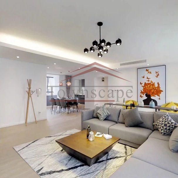  High-End 4BR Apartment in Jingan