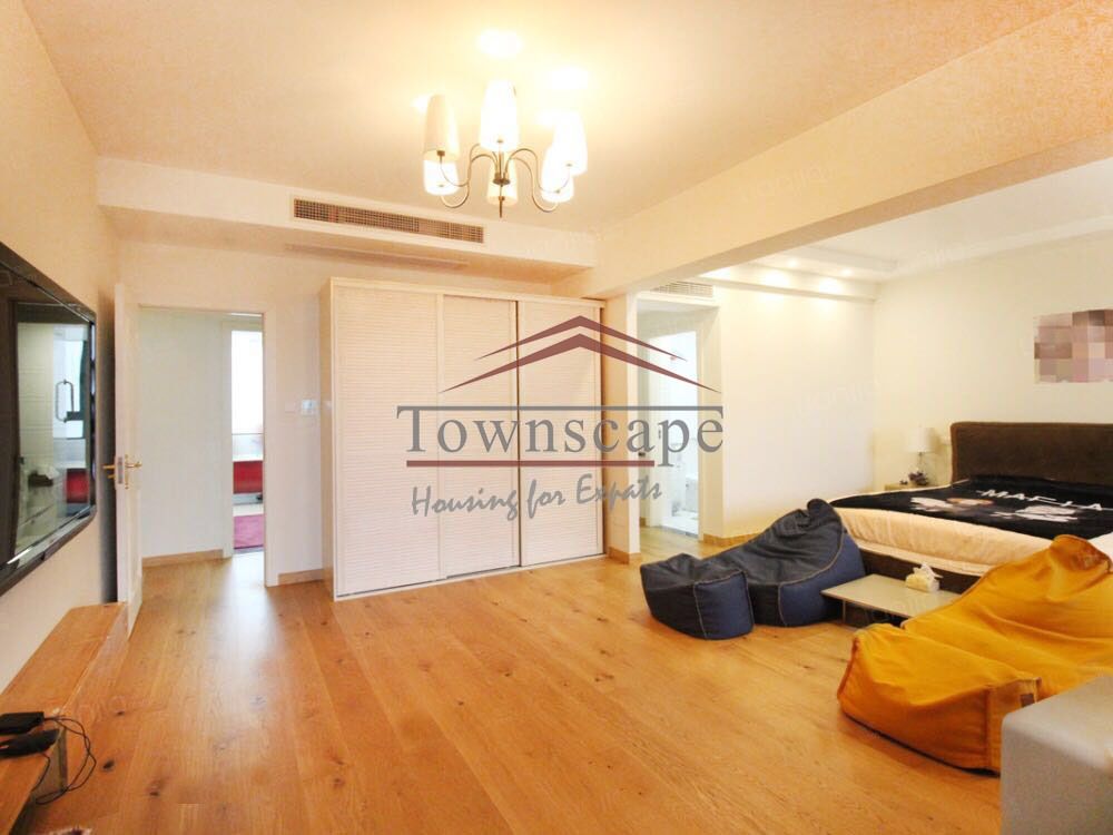  Bright 2BR 220sqm Apartment near Jingan Temple