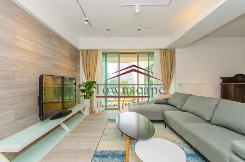  Ample 4BR Apartment in West Nanjing Road