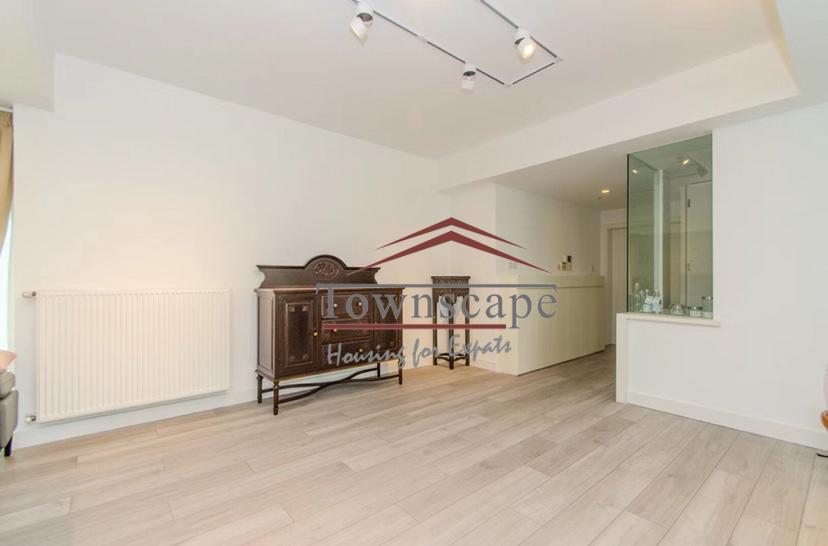  Ample 4BR Apartment in West Nanjing Road