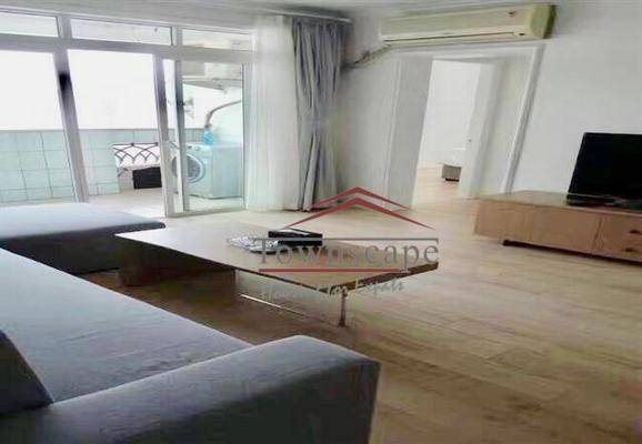  Sunny and Bright 2BR Apartment at Jiashan Market