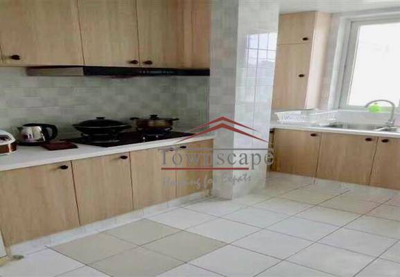  Sunny and Bright 2BR Apartment at Jiashan Market