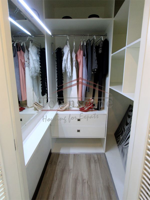  Well Designed 2BR Apartment for Rent in Xujiahui