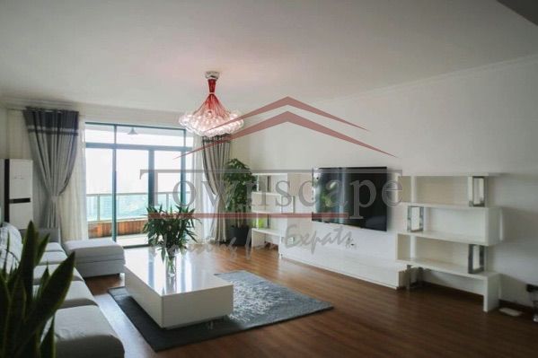  Spacious 3BR Apartment beside Suzhou Creek in Jingan